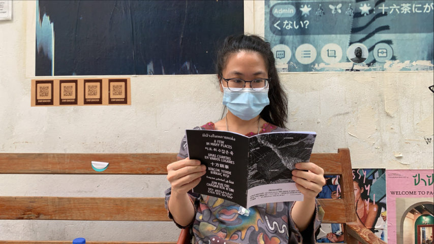 <p>Aracha Cholitgul is reading Protozine in Bangkok, photo credit: Abhijan Toto, 2021</p>